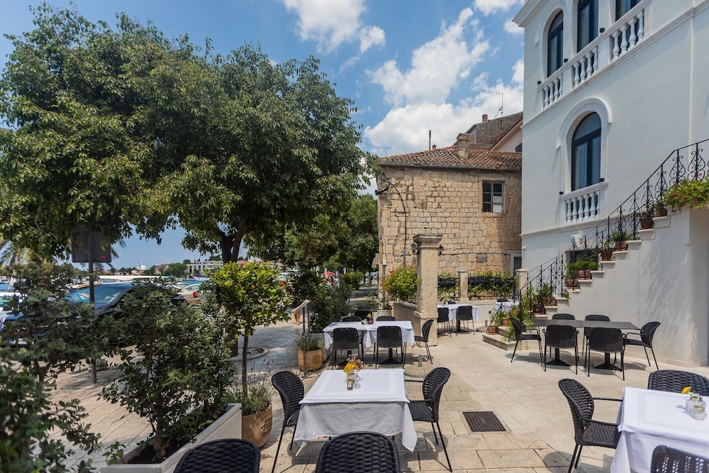 Heritage Hotel Porin — Restaurant & bars in Makarska, Split-Dalmatia