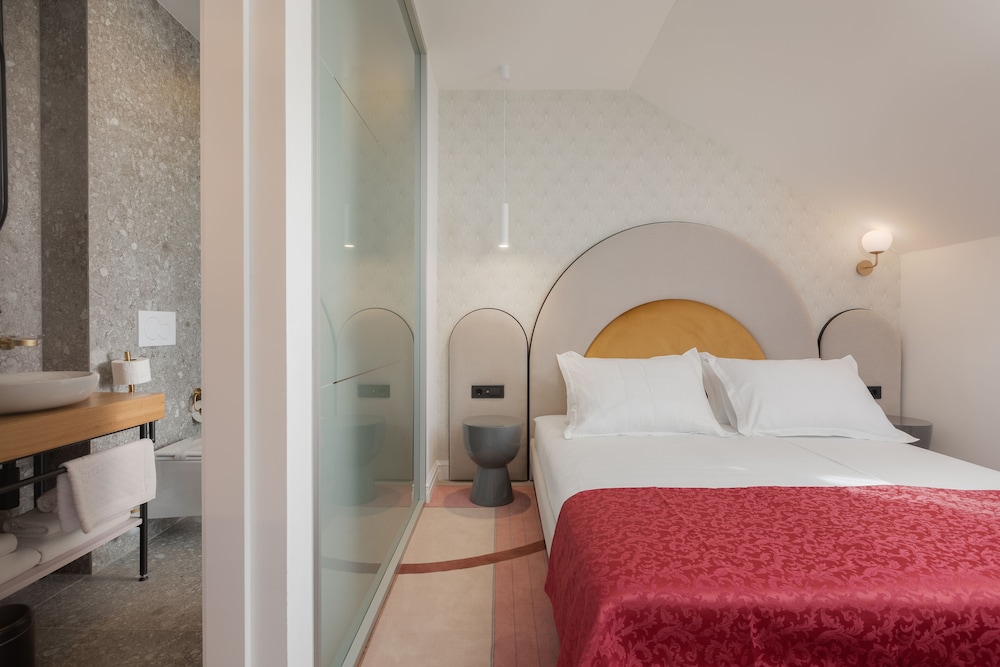 Heritage Hotel Porin — Hotel rooms in Makarska, Split-Dalmatia