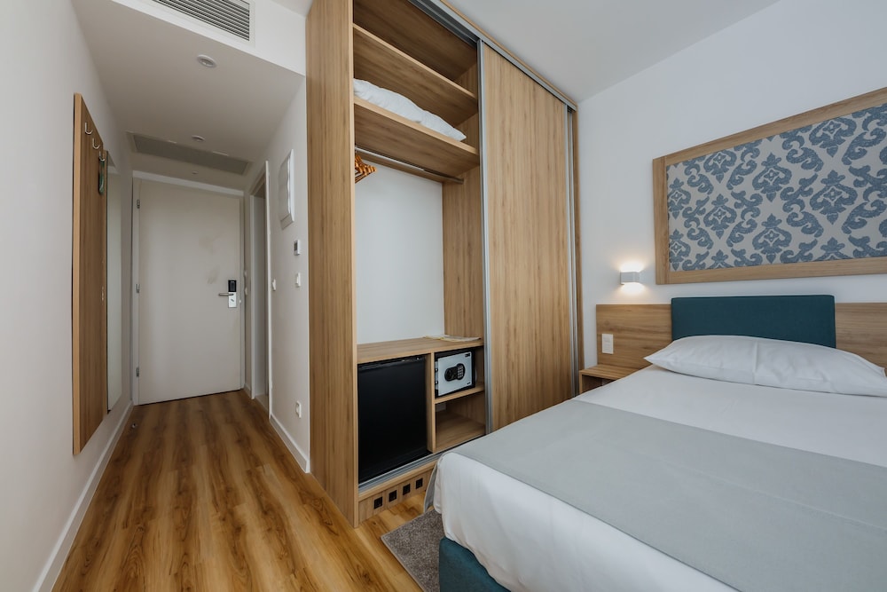 Hotel Medena — Hotel rooms in Seget Donji, Split-Dalmatia