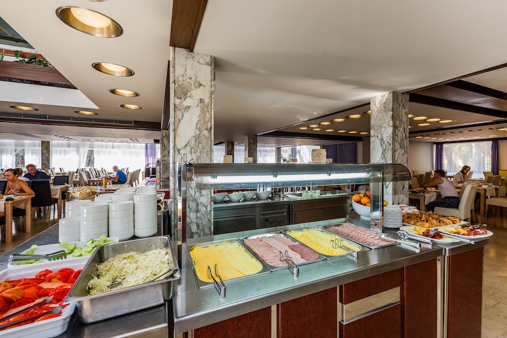 Hotel Medena — Restaurant & bars in Seget Donji, Split-Dalmatia
