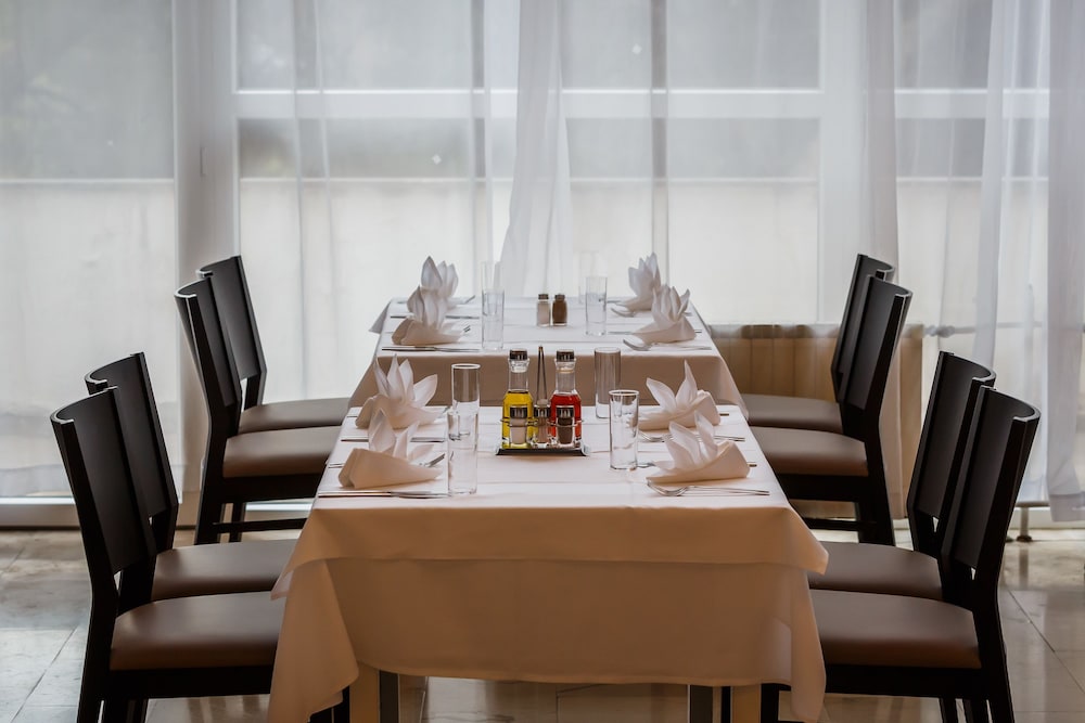 Hotel Medena — Restaurant & bars in Seget Donji, Split-Dalmatia