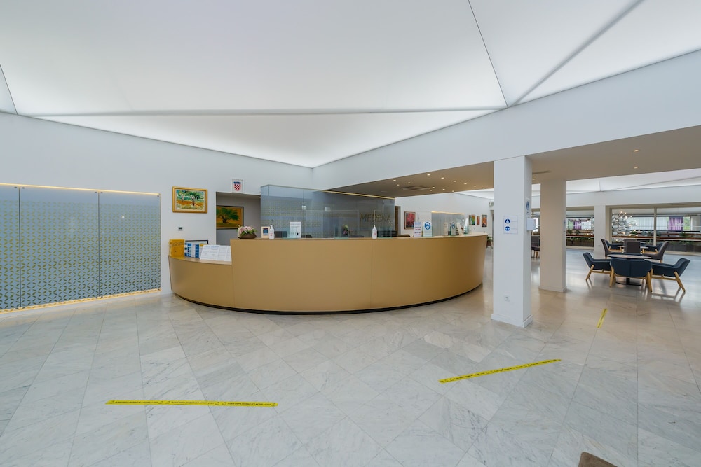 Hotel Medena — Hotel building in Seget Donji, Split-Dalmatia