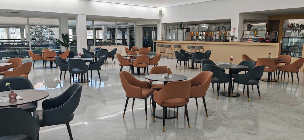 Hotel Medena — Restaurant & bars in Seget Donji, Split-Dalmatia