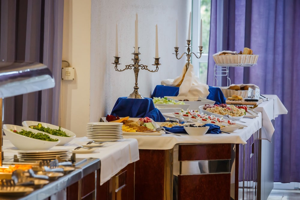 Hotel Medena — Restaurant & bars in Seget Donji, Split-Dalmatia