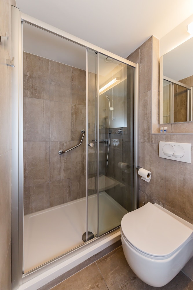 Hotel Medena — Hotel rooms in Seget Donji, Split-Dalmatia