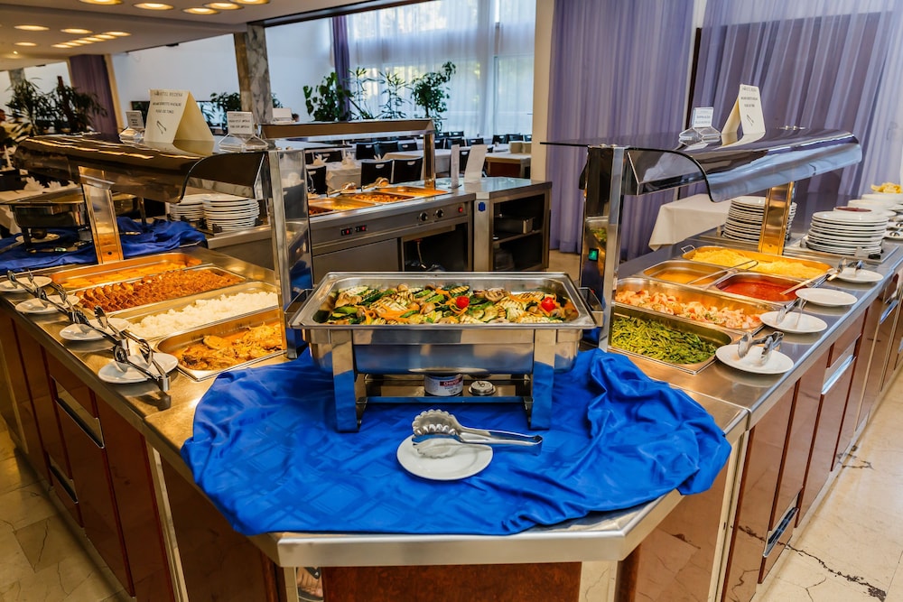Hotel Medena — Restaurant & bars in Seget Donji, Split-Dalmatia