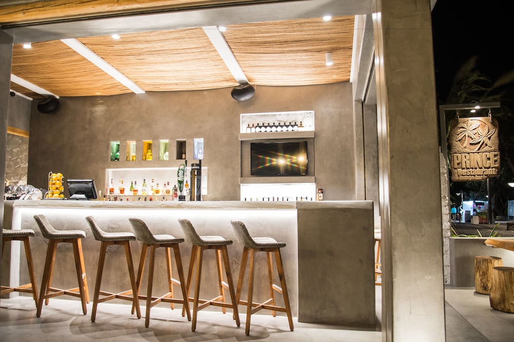 Makris Beach Hotel — Restaurant & bars in Kamari, South Aegean