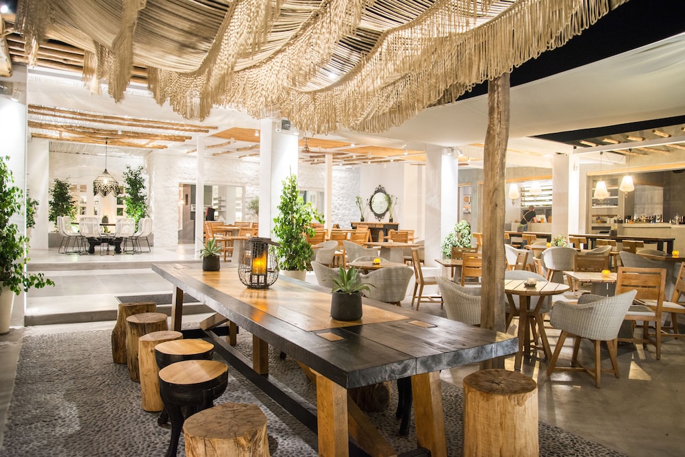 Makris Beach Hotel — Restaurant & bars in Kamari, South Aegean
