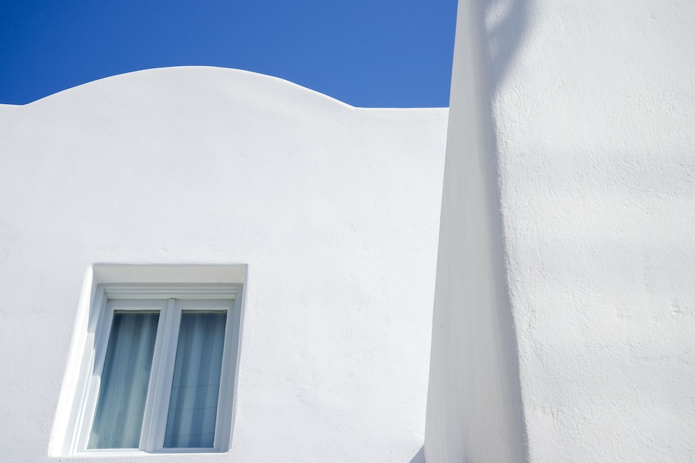 Makris Beach Hotel — Hotel building in Kamari, South Aegean
