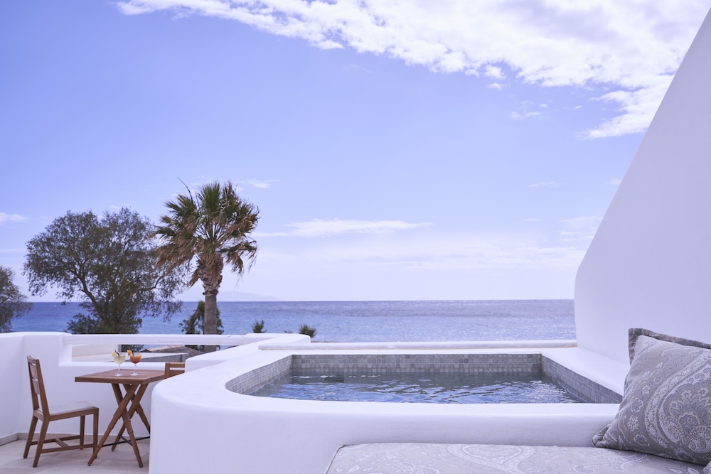 Makris Beach Hotel — Main photo in Kamari, South Aegean