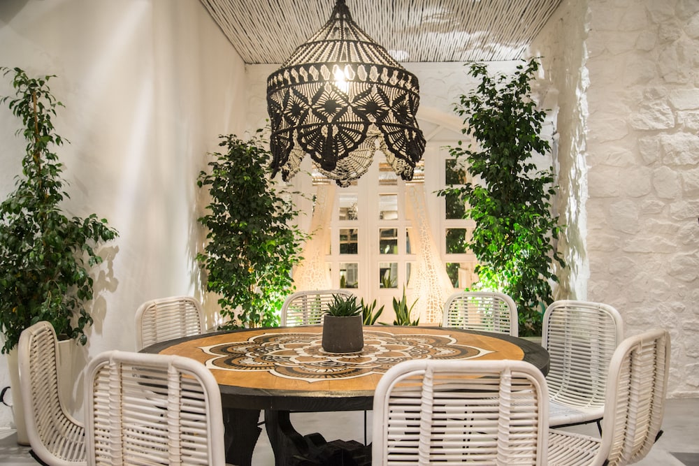 Makris Beach Hotel — Restaurant & bars in Kamari, South Aegean
