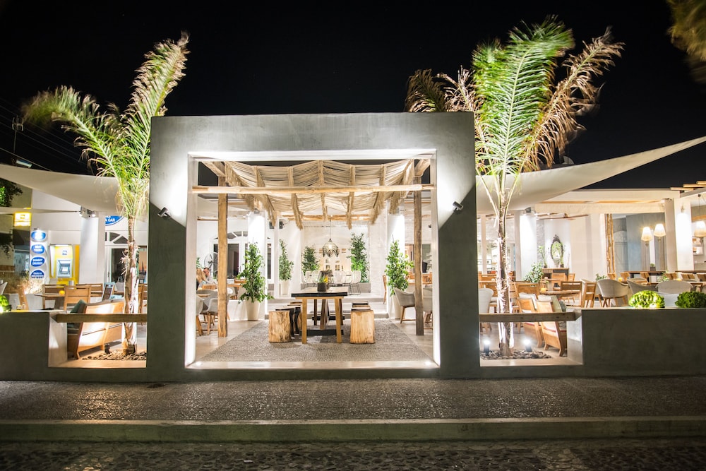 Makris Beach Hotel — Restaurant & bars in Kamari, South Aegean
