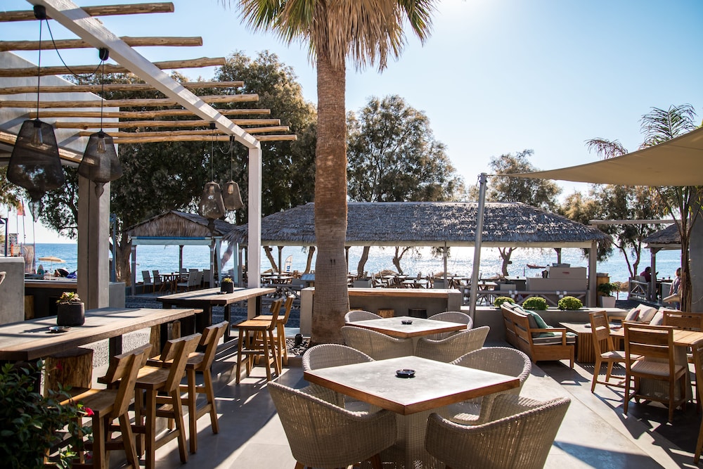 Makris Beach Hotel — Restaurant & bars in Kamari, South Aegean