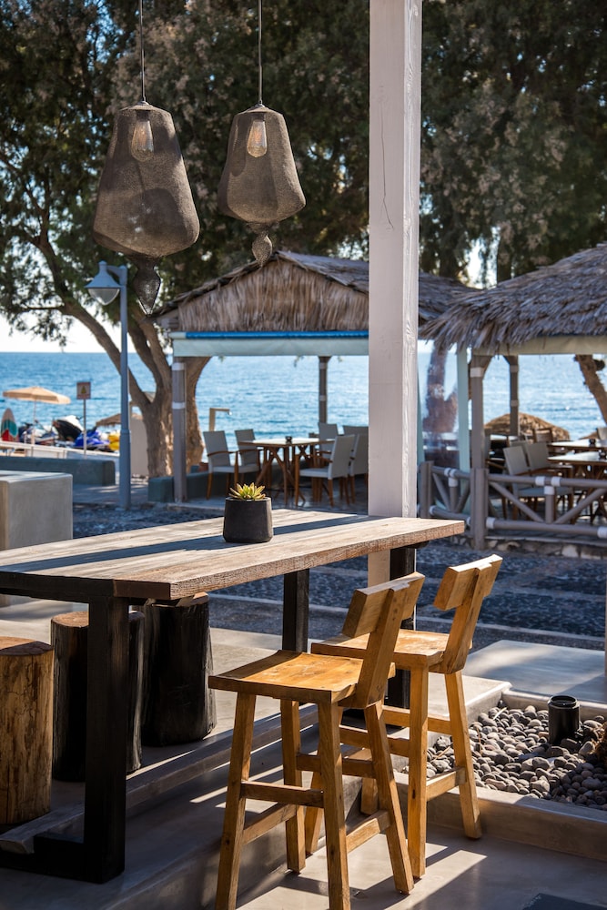 Makris Beach Hotel — Restaurant & bars in Kamari, South Aegean