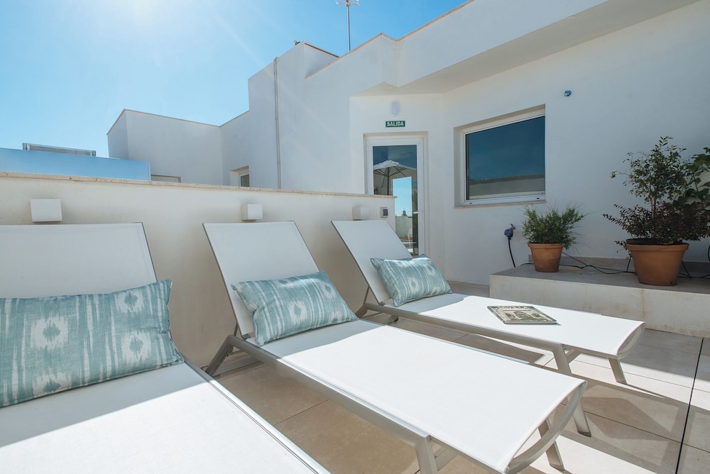 Sercotel Sevilla Guadalquivir Suites — Hotel building in Seville, Andalusia