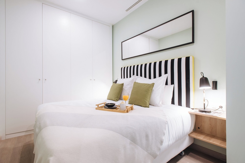 Sercotel Sevilla Guadalquivir Suites — Hotel rooms in Seville, Andalusia
