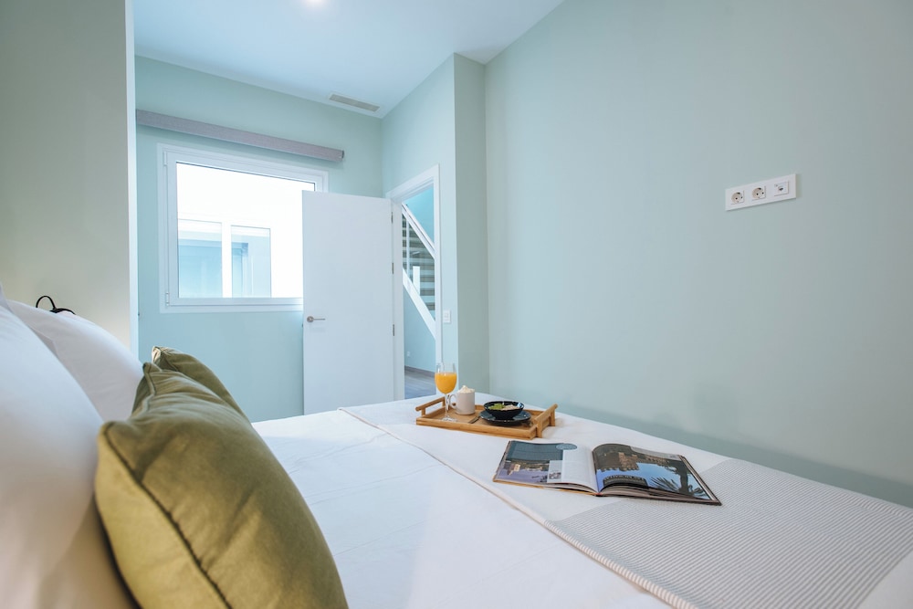 Sercotel Sevilla Guadalquivir Suites — Hotel rooms in Seville, Andalusia