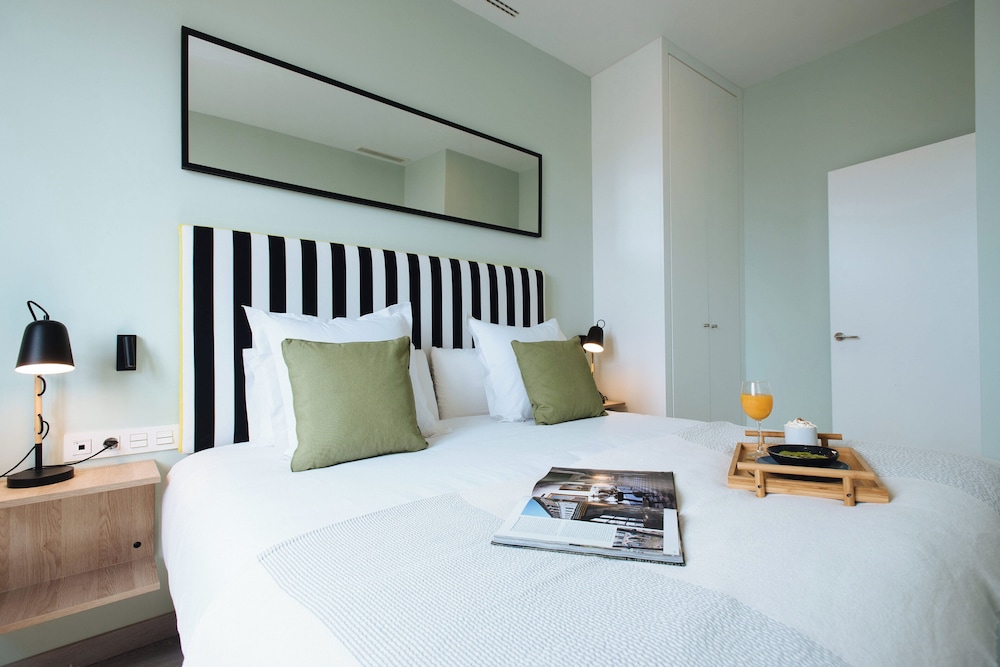 Sercotel Sevilla Guadalquivir Suites — Hotel rooms in Seville, Andalusia