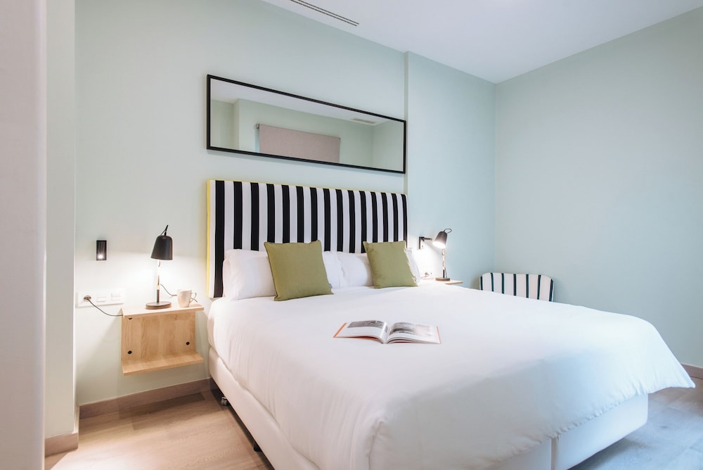 Sercotel Sevilla Guadalquivir Suites — Hotel rooms in Seville, Andalusia