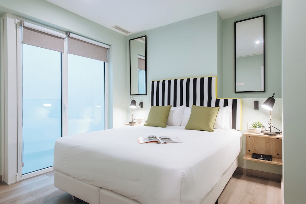 Sercotel Sevilla Guadalquivir Suites — Hotel rooms in Seville, Andalusia
