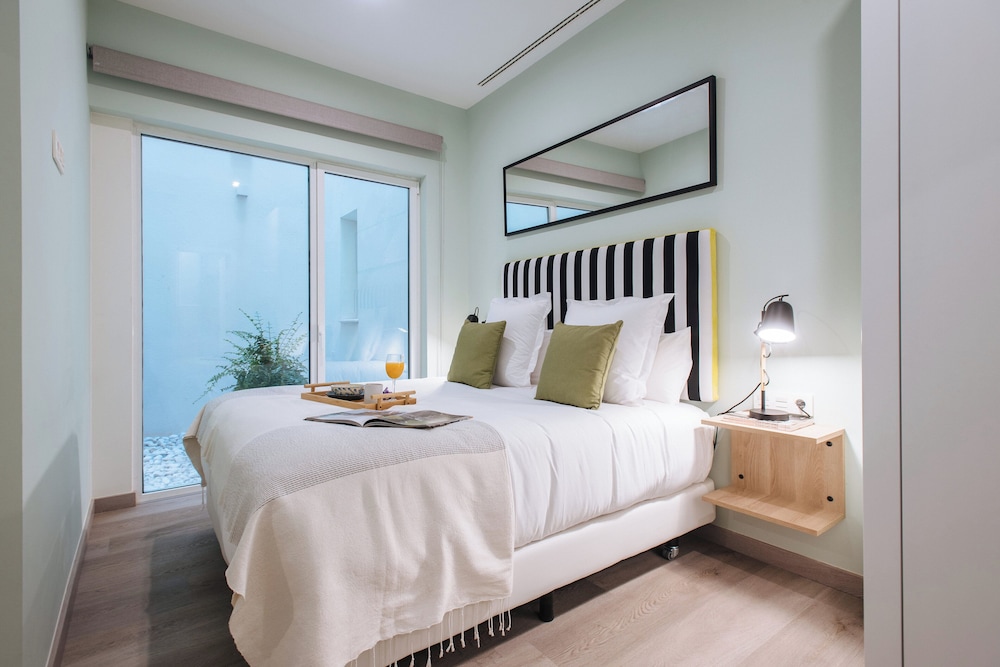 Sercotel Sevilla Guadalquivir Suites — Hotel rooms in Seville, Andalusia