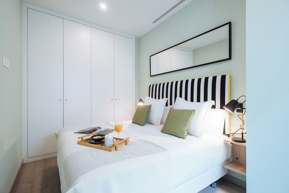 Sercotel Sevilla Guadalquivir Suites — Hotel rooms in Seville, Andalusia