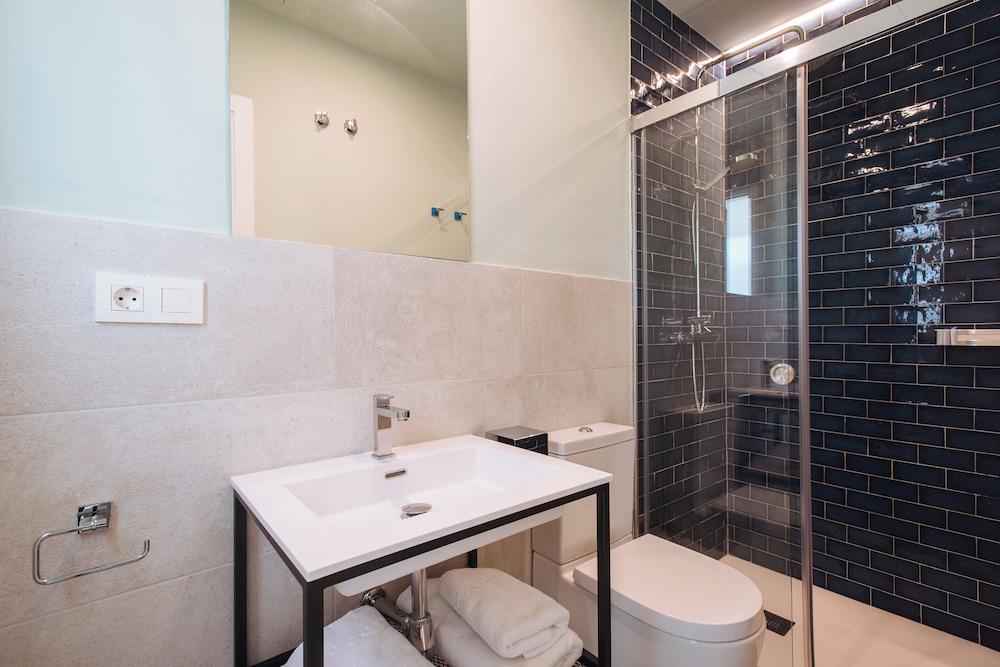Sercotel Sevilla Guadalquivir Suites — Hotel rooms in Seville, Andalusia