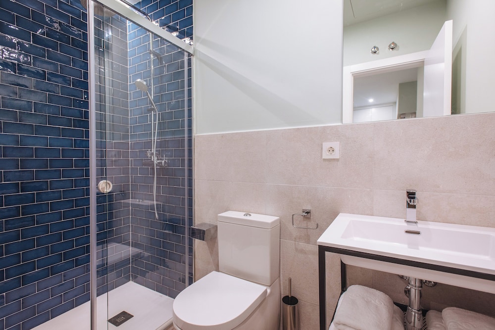 Sercotel Sevilla Guadalquivir Suites — Hotel rooms in Seville, Andalusia