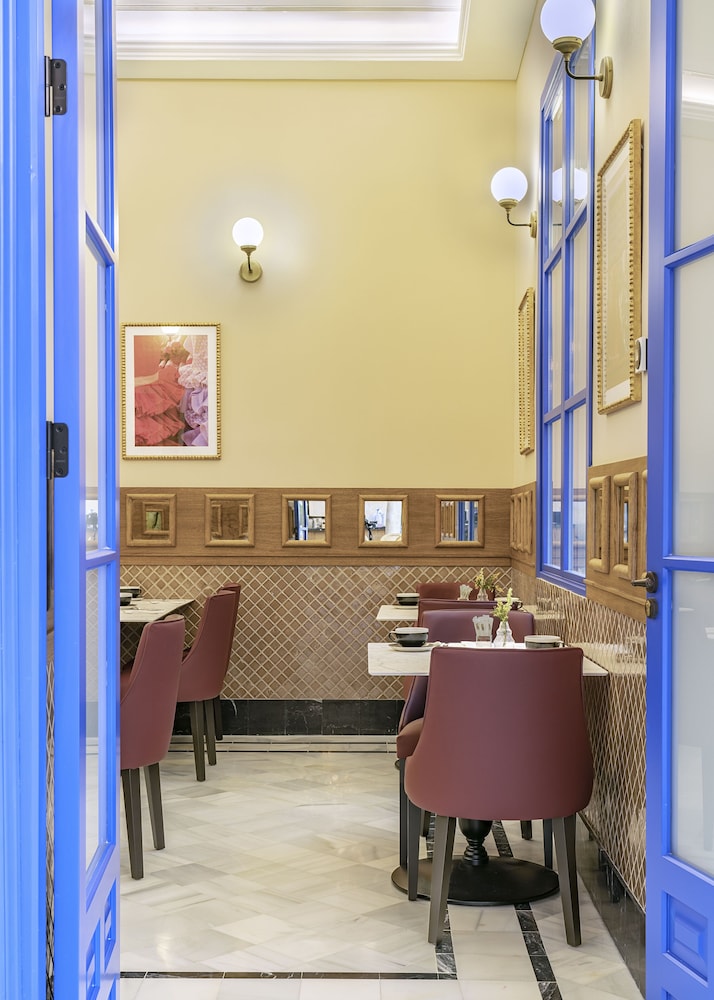 Hotel Vincci Molviedro — Restaurant & bars in Seville, Andalusia