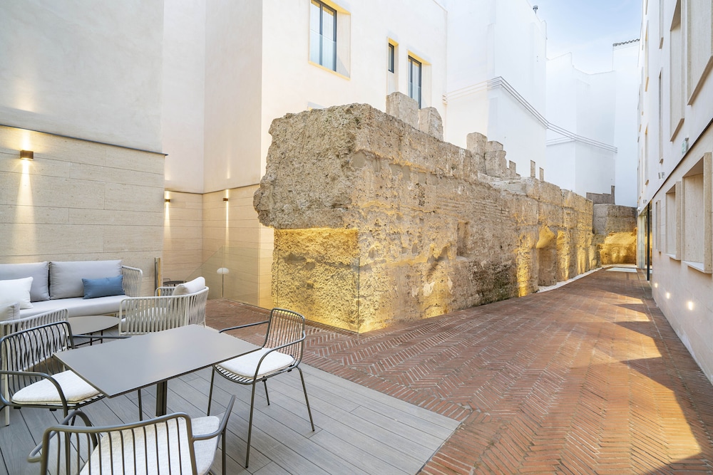 Hotel Vincci Molviedro — Hotel building in Seville, Andalusia
