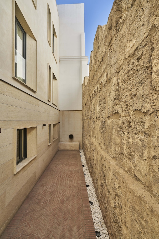 Hotel Vincci Molviedro — Hotel building in Seville, Andalusia