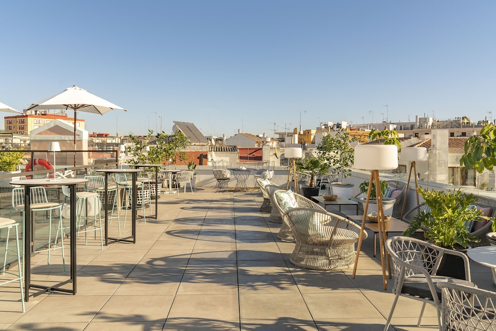 Hotel Vincci Molviedro — Restaurant & bars in Seville, Andalusia
