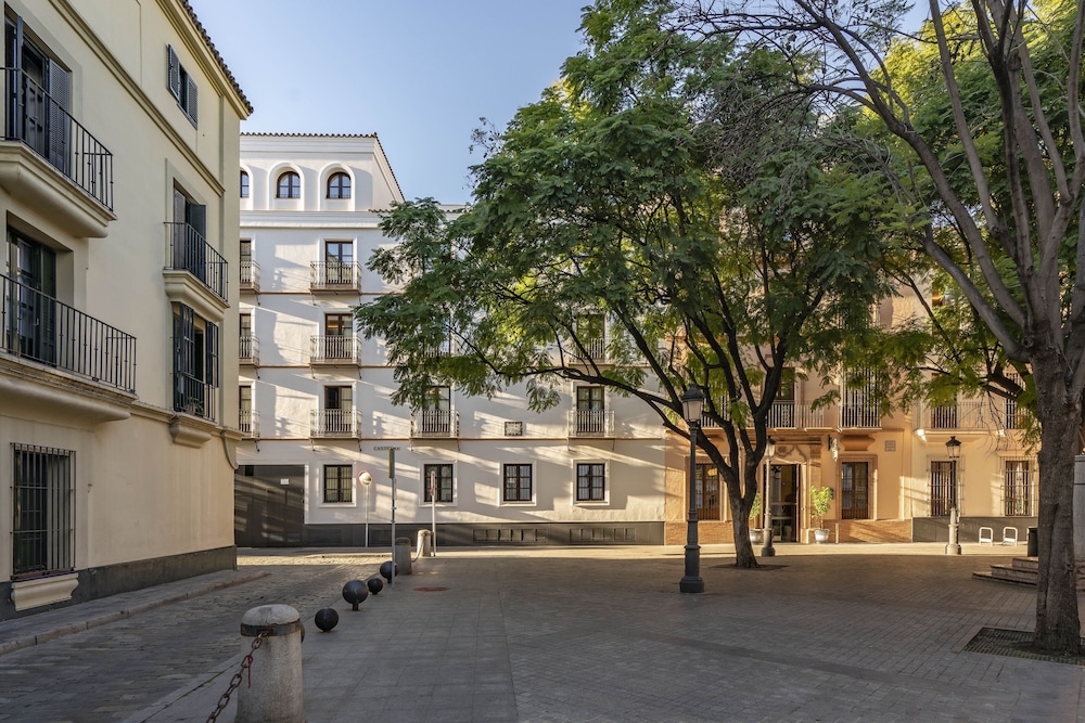 Hotel Vincci Molviedro — Hotel building in Seville, Andalusia