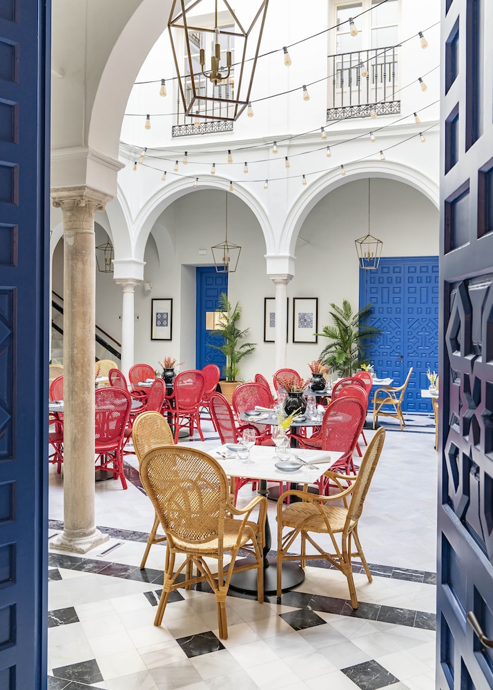 Hotel Vincci Molviedro — Restaurant & bars in Seville, Andalusia