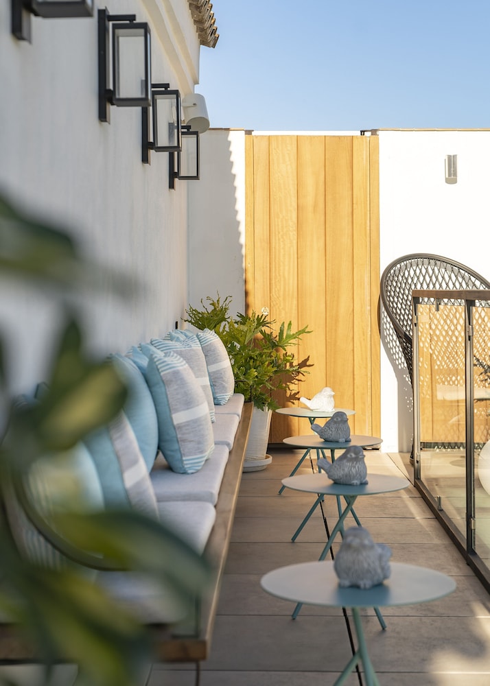 Hotel Vincci Molviedro — Hotel building in Seville, Andalusia