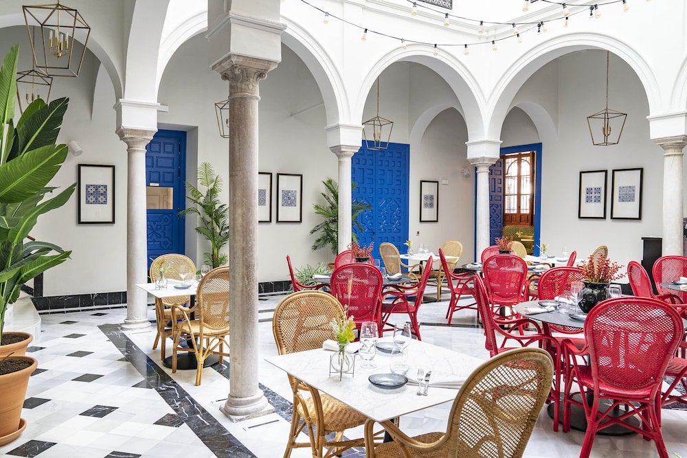 Hotel Vincci Molviedro — Restaurant & bars in Seville, Andalusia