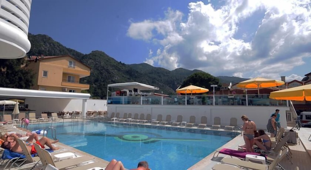 Idas Hotel — Swimming pool in İçmeler, Mugla