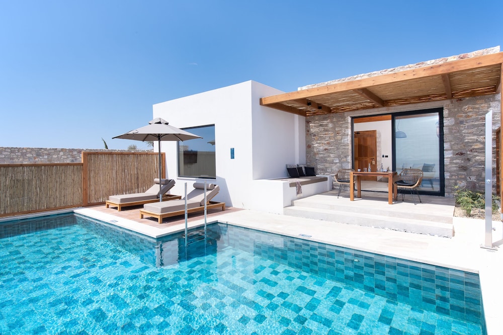 KOIA All - Suite Well Being Resort - Adults Only — Swimming pool in Psalidi, South Aegean