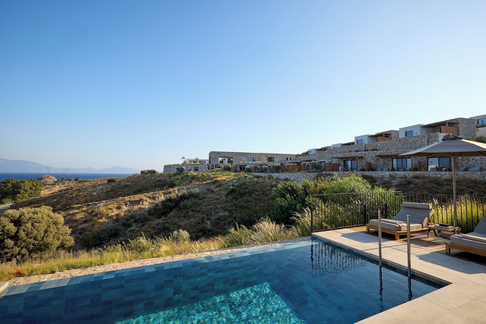 KOIA All - Suite Well Being Resort - Adults Only — Swimming pool in Psalidi, South Aegean