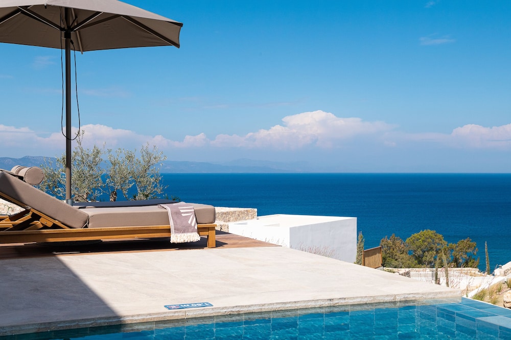 KOIA All - Suite Well Being Resort - Adults Only — Swimming pool in Psalidi, South Aegean