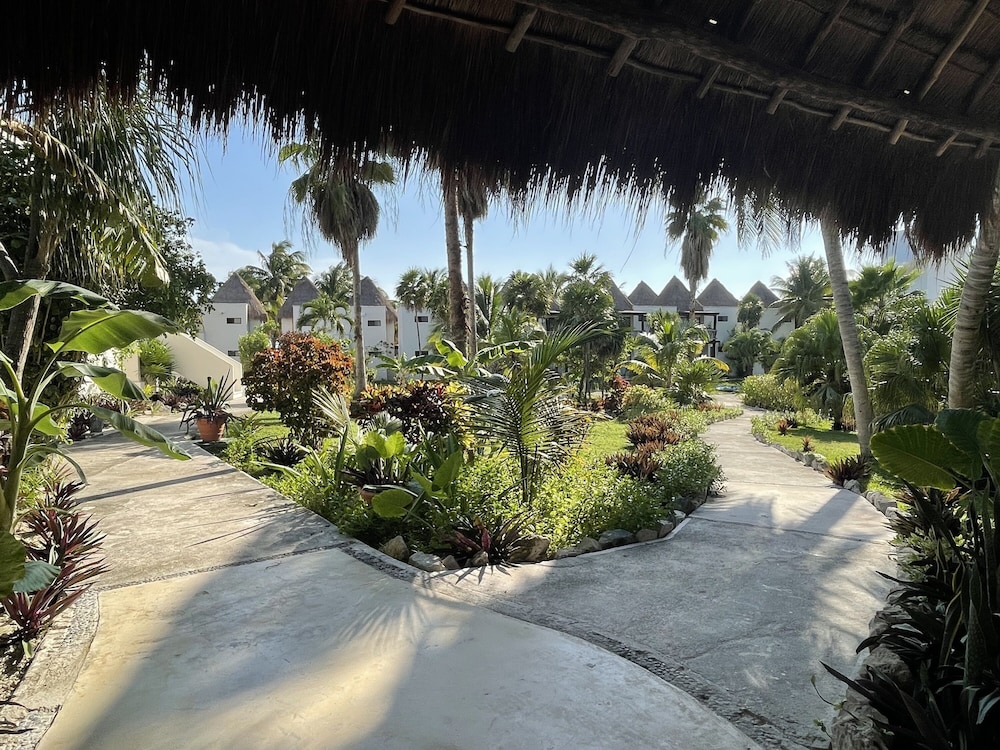 VR CLUB Tulum Riviera — Hotel building in Tulum, Quintana Roo