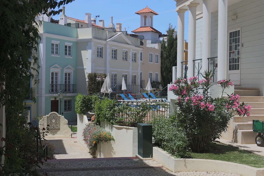 The Old Village, Prestige and Solar by Village 4U — Hotel building in Vilamoura, Faro