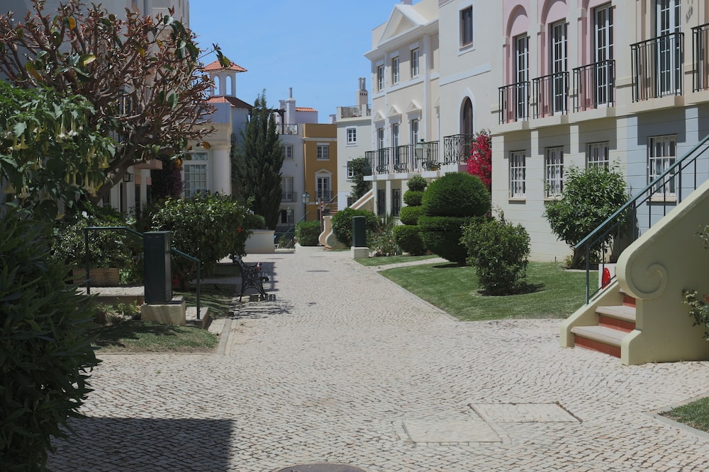The Old Village, Prestige and Solar by Village 4U — Hotel building in Vilamoura, Faro
