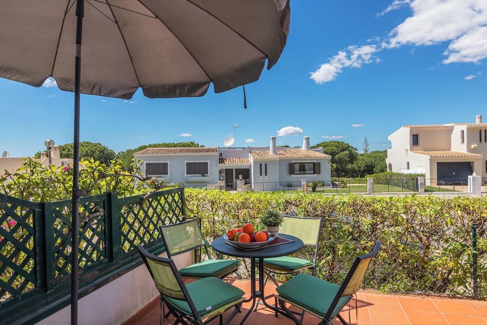 The Old Village, Prestige and Solar by Village 4U — Hotel building in Vilamoura, Faro