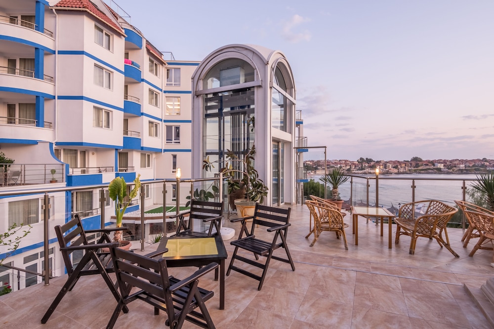 Villa List Hotel — Hotel building in Sozopol, Burgas Region