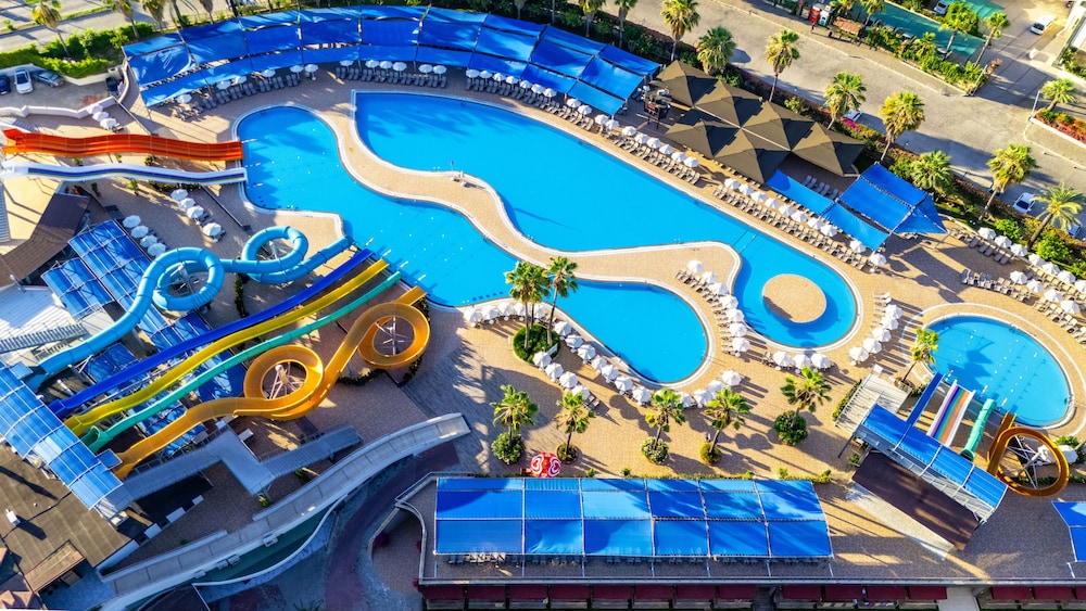 VONRESORT Elite - All Inclusive — Swimming pool in Side