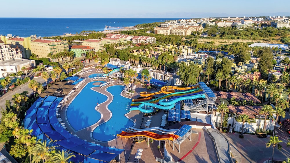 VONRESORT Elite - All Inclusive — Swimming pool in Side