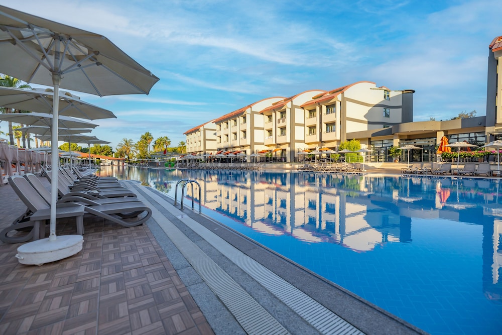 VONRESORT Elite - All Inclusive — Swimming pool in Side