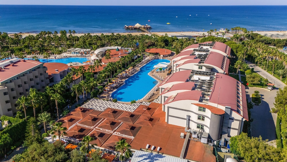 VONRESORT Elite - All Inclusive — Swimming pool in Side
