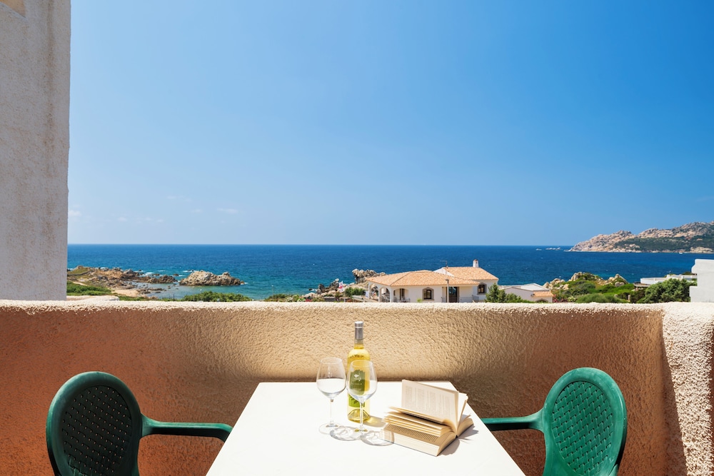Residence Baia Santa Reparata — Hotel rooms in Capo Testa, Sardinia